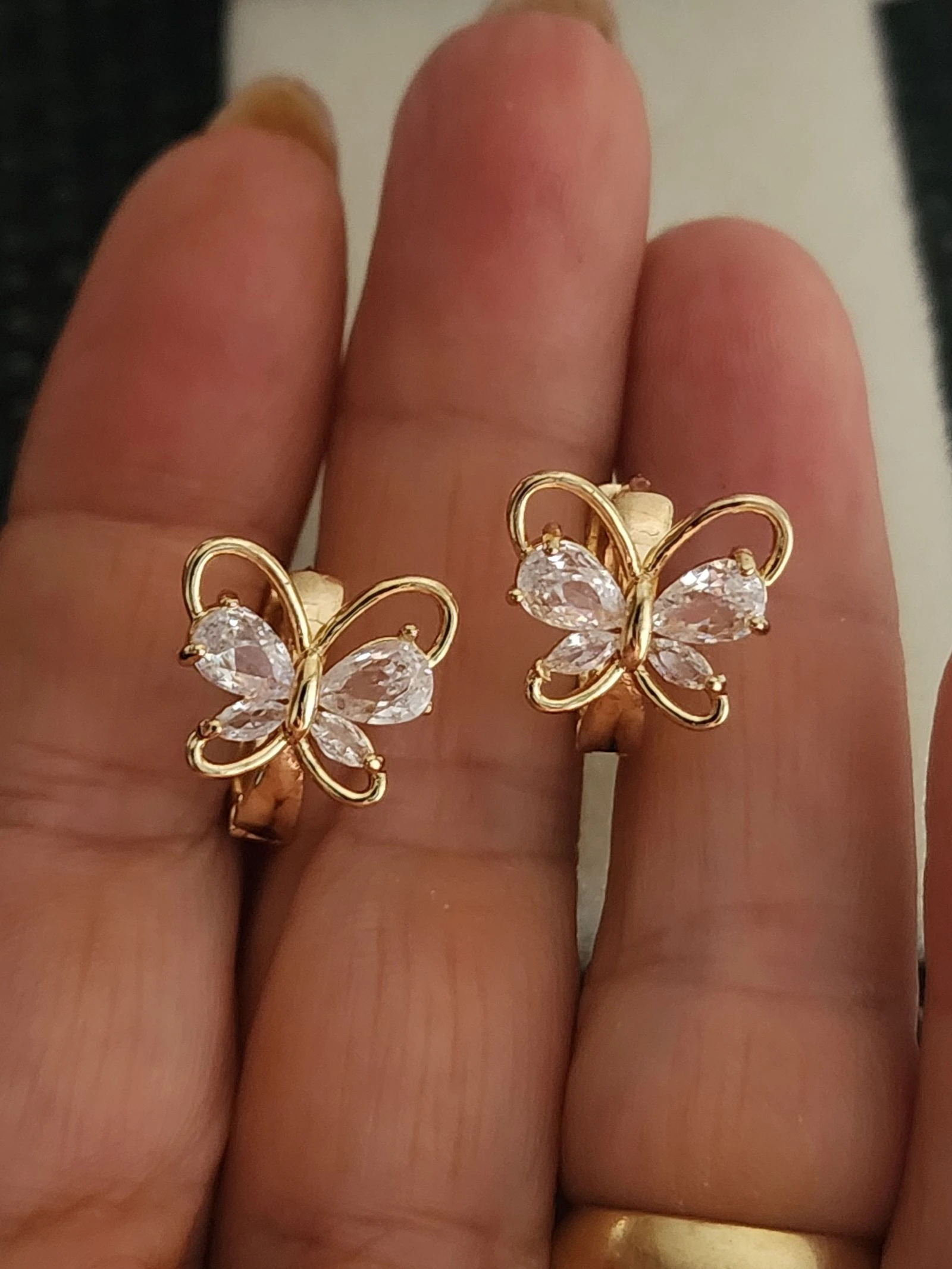 Pendientes mariposa 🦋 1,5cm, acabado en color oro 14K, resistente al agua 